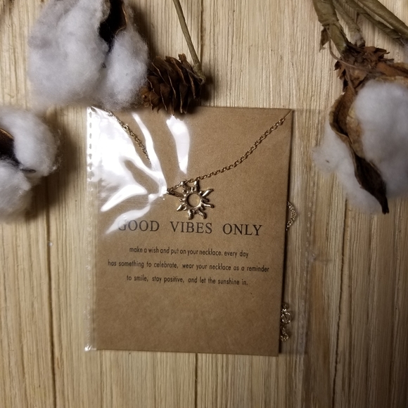🌞🌞Super Cute Good Vibes Only necklace  in GOLD - Picture 4 of 14